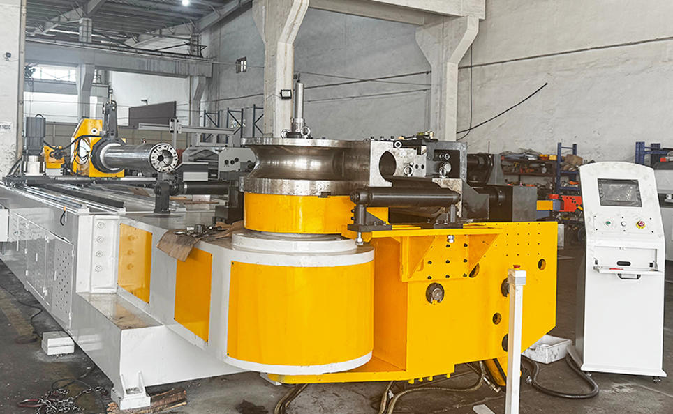 CNC L-sarjan täysautomaattinen putken taivutuskone servohydraulisella ohjauksella CNC L-sarjan täysautomaattinen putken taivutuskone servohydraulisella ohjauksella
