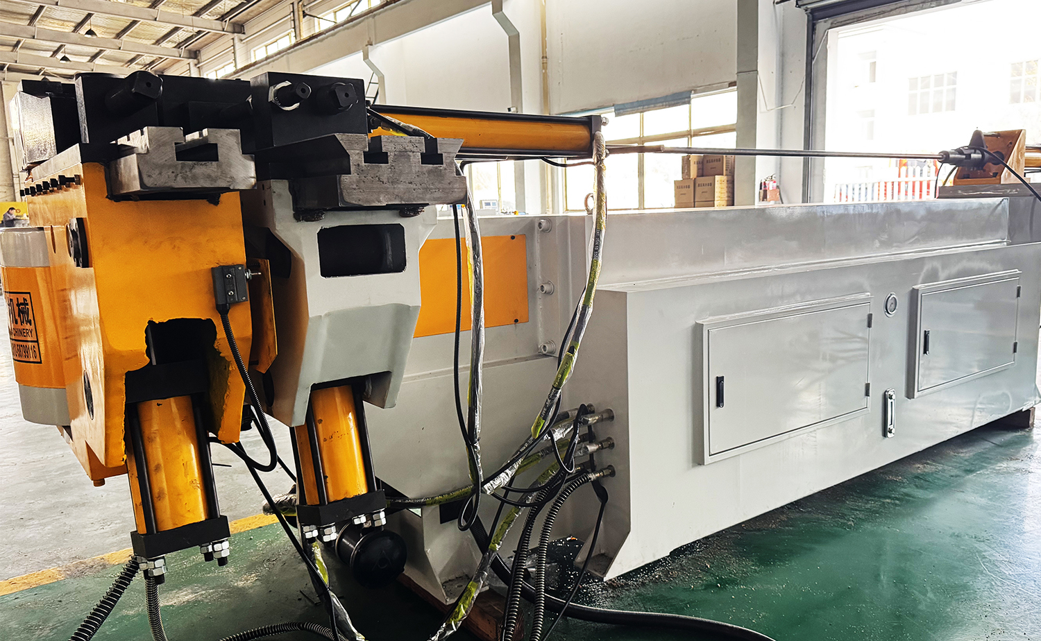 NC M -sarjan hydrauliputkien taivutuskone karaohjaimella