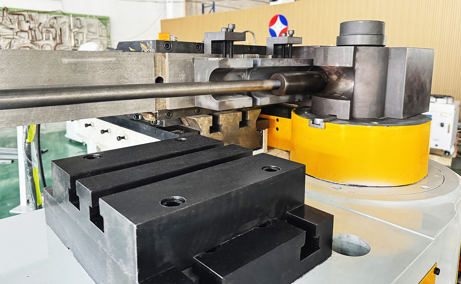 NC M -sarjan hydrauliputkien taivutuskone karaohjaimella