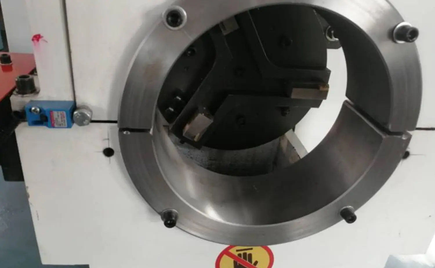 EF PV2 -sarjan yksipäisen putken viistokone metalliputkille EF PV2 -sarjan yksipäisen putken viistokone metalliputkille