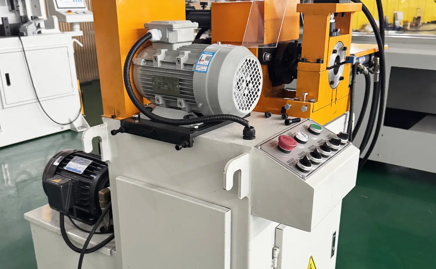 EF PV1 -sarjan hydraulinen puoliautomaattinen putken viistokone EF PV1 -sarjan hydraulinen puoliautomaattinen putken viistokone