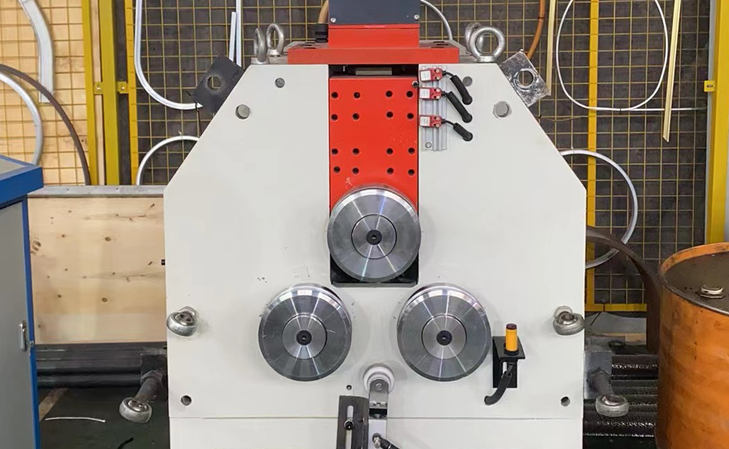 CNC-sarjan putken rullan taivutuskone metalliprofiileille