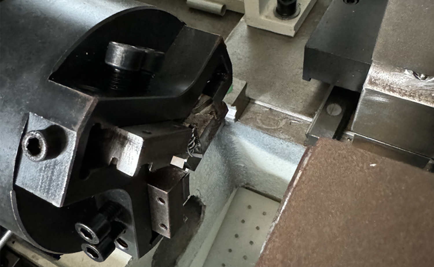 DEF680CNC-sarjan nopea servo-kaksoispäinen putken viistokone