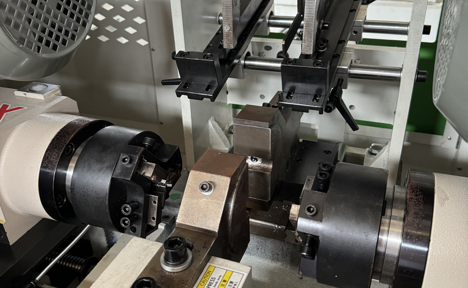 DEF680CNC-sarjan nopea servo-kaksoispäinen putken viistokone