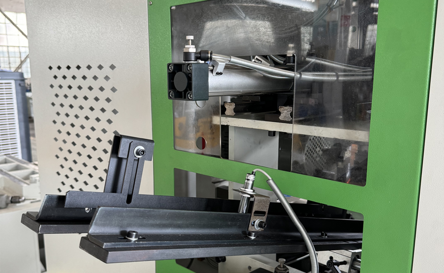 DEF680CNC-sarjan nopea servo-kaksoispäinen putken viistokone
