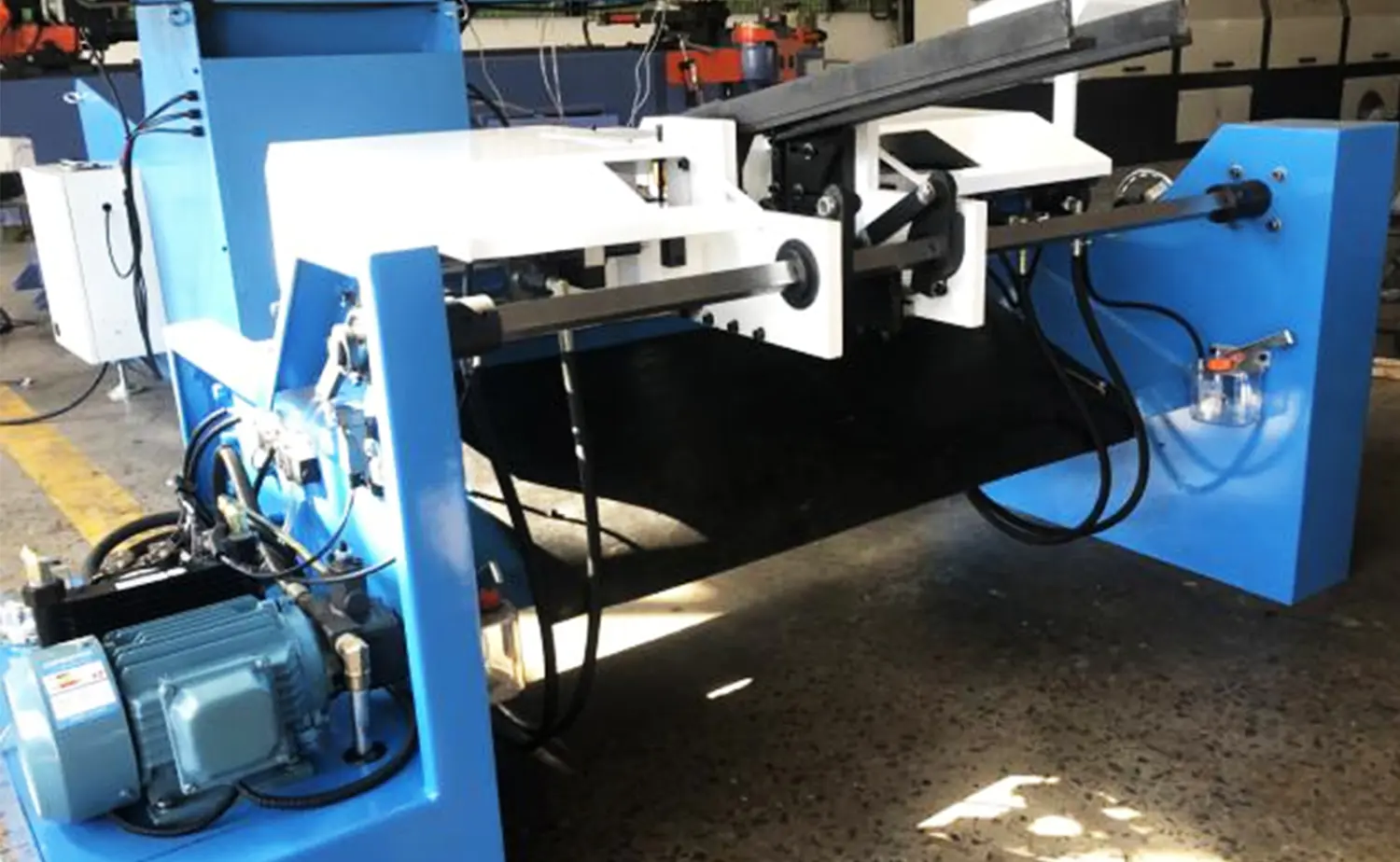 DEF PV -sarjan kaksipään hydrauliputkien viistokone DEF PV -sarjan kaksipään hydrauliputkien viistokone