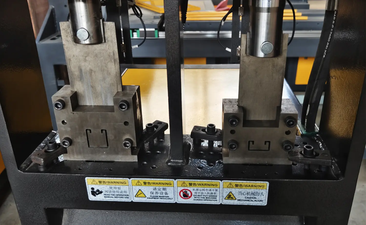 HS-P-100-2P Puoliautomaattinen rei'ityskone