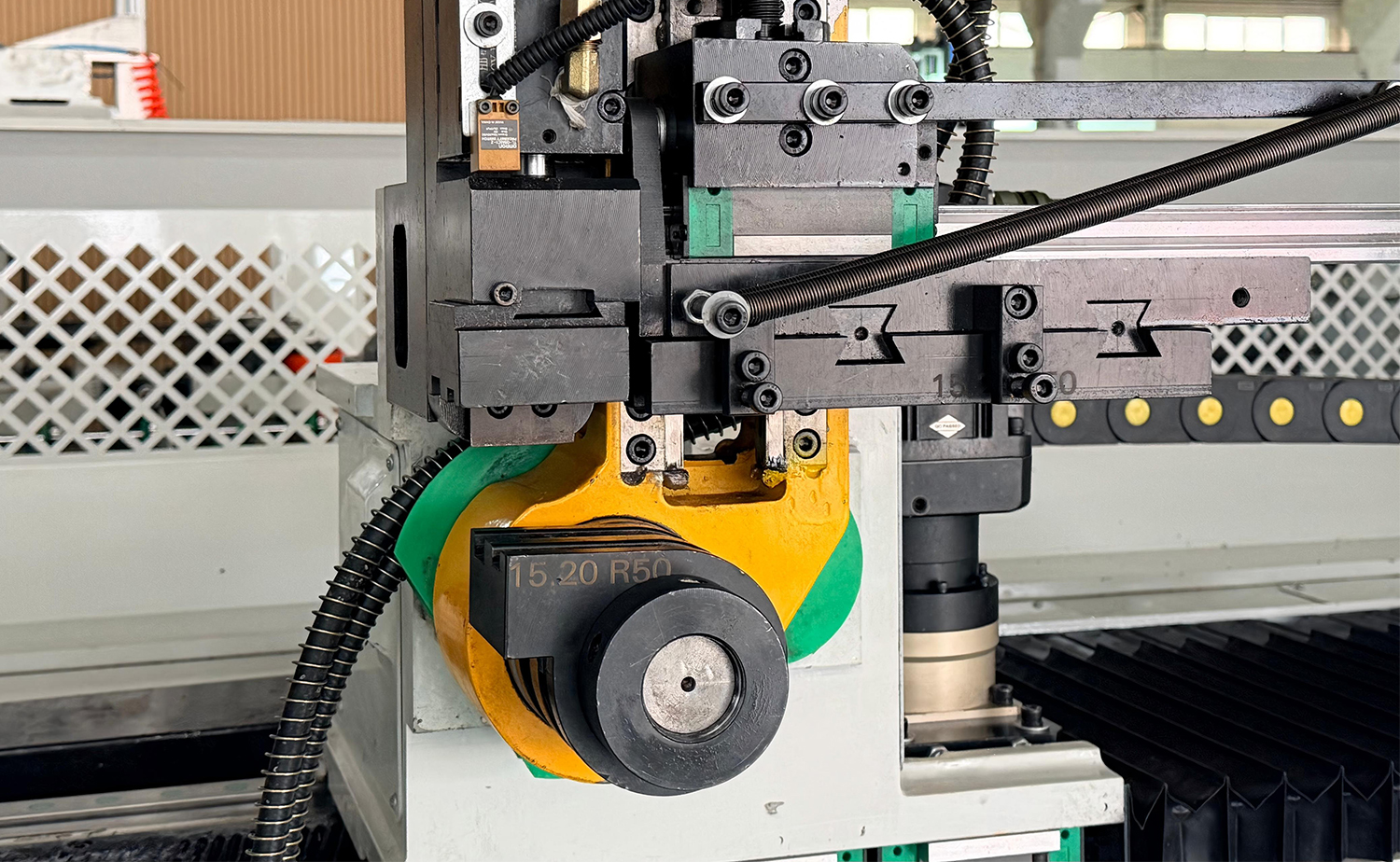 DB CNC -kaksoispäinen putken taivutuskone DB CNC -kaksoispäinen putken taivutuskone